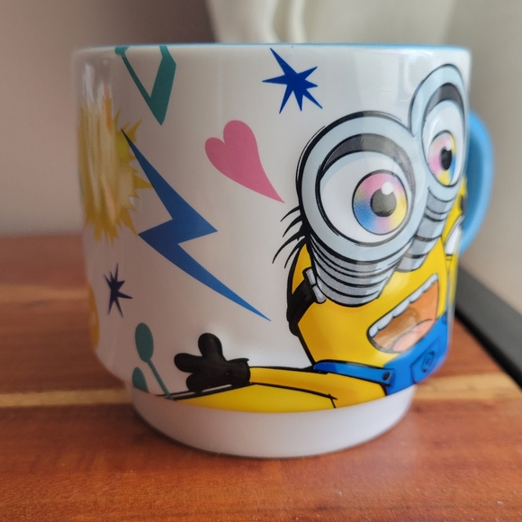 Universal Minion Mug with Blue Handle - Picture 3 of 8